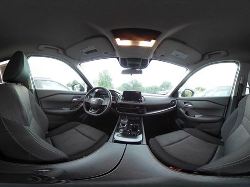 Used 2025 Nissan Rogue SV FWD image 44