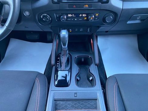 Used 2022 Nissan Frontier PRO-4X image 36