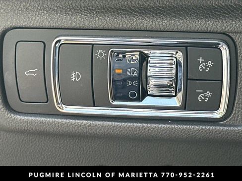 Used 2020 Lincoln Corsair Reserve w/ Appearance Package FWD image 33