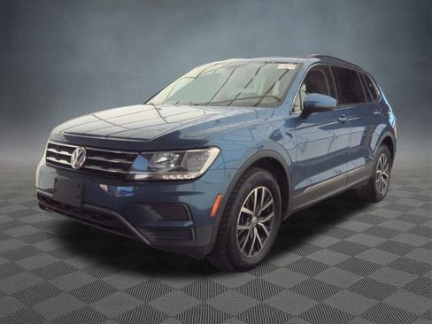 Used 2018 Volkswagen Tiguan SE image 2