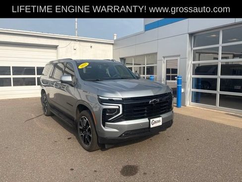 Used 2025 Chevrolet Suburban RST w/ Comfort Package AWD/4WD image 2