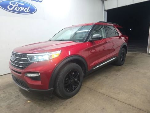 Used 2023 Ford Explorer XLT w/ Equipment Group 202A image 32
