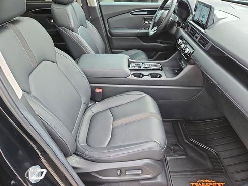 Used 2025 Honda Pilot Touring image 13