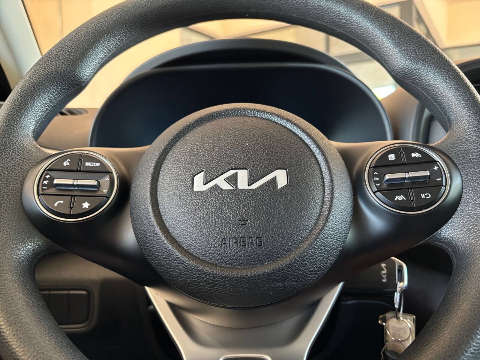 Used 2025 Kia Soul LX w/ LX Technology Package FWD image 25