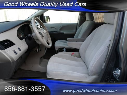 Used 2014 Toyota Sienna LE FWD image 13