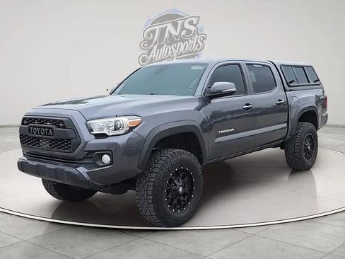 Used 2021 Toyota Tacoma TRD Off-Road w/ Technology Package AWD/4WD image 3