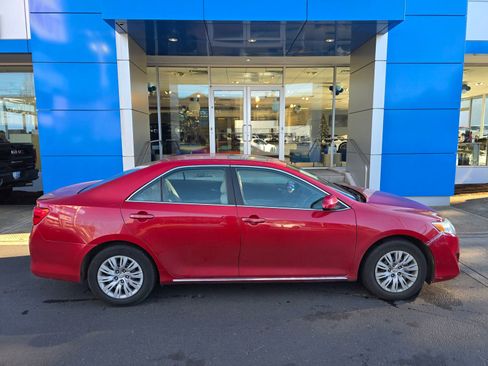 Used 2013 Toyota Camry LE image 4