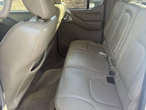 Used 2015 Nissan Frontier SL RWD image 36