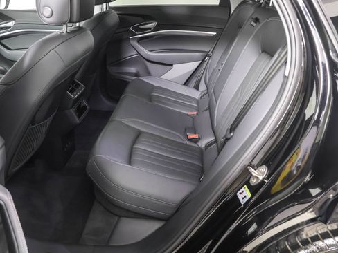 Used 2022 Audi e-tron Premium Plus w/ Premium Plus Package image 35