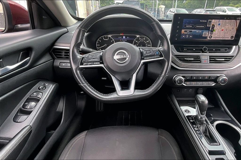 Used 2024 Nissan Altima 2.5 SV w/ SV Premium Package FWD image 8