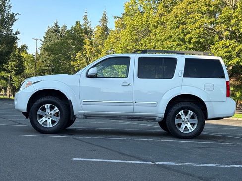 Used 2011 Nissan Pathfinder Silver w/ Protection Pkg image 2