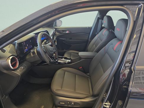 New 2026 Chevrolet Trax RS w/ Sunroof Package FWD image 8
