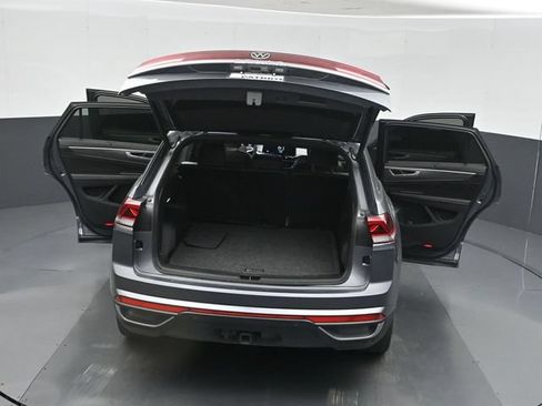 Used 2024 Volkswagen Atlas Cross Sport SE FWD image 58