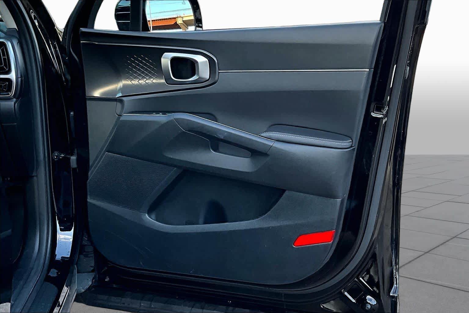 Used 2022 Kia Sorento S w/ Panoramic Sunroof Package FWD image 23