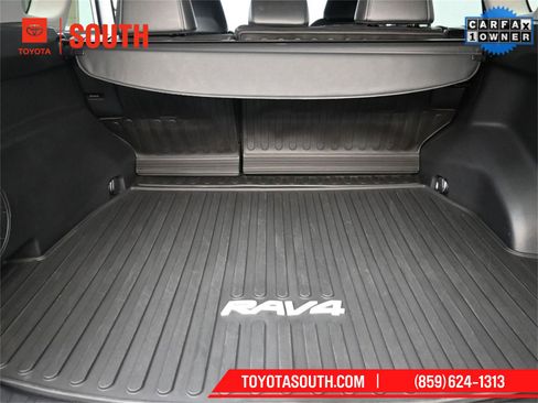 Used 2022 Toyota RAV4 XLE Premium image 24