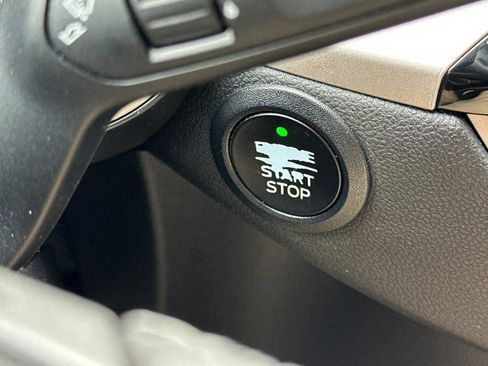 Used 2022 Ford Escape SE w/ SE Sport Appearance Package image 24