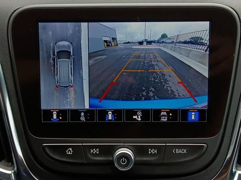 Used 2024 Chevrolet Equinox LT FWD image 9