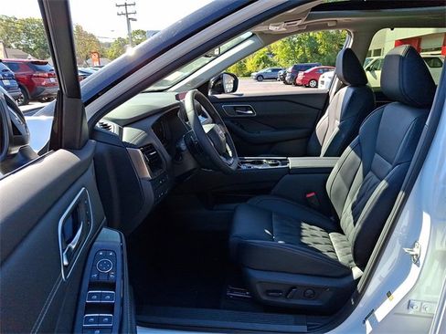 New 2026 Nissan Rogue Platinum w/ Platinum Premium Package image 5