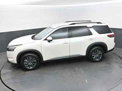 Used 2024 Nissan Pathfinder SV image 35