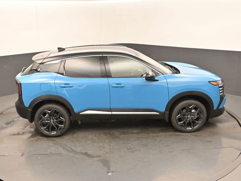 Certified 2025 Nissan Kicks SR image 37