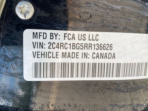 Used 2024 Chrysler Pacifica Touring-L FWD image 22