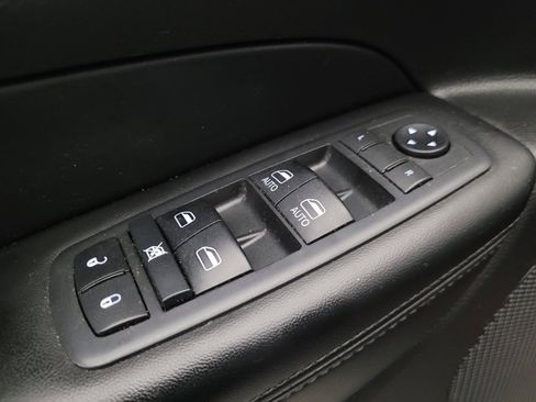 Used 2020 Jeep Grand Cherokee Laredo AWD/4WD image 27