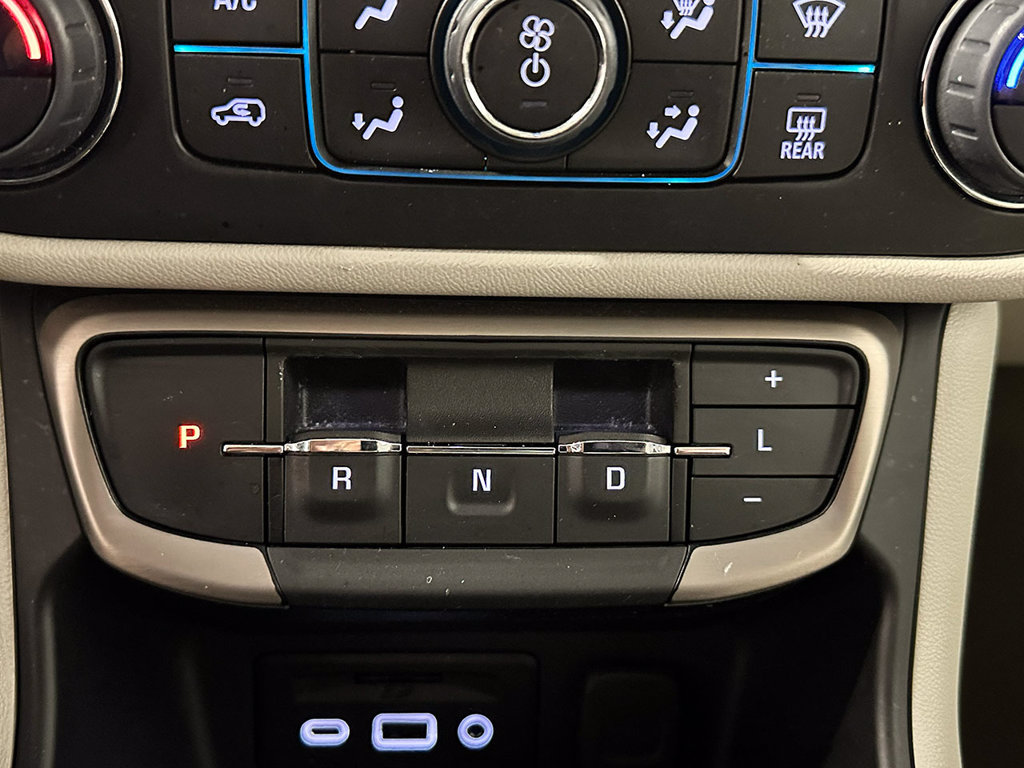 Used 2024 GMC Terrain Denali w/ Denali Premium Package AWD/4WD image 33