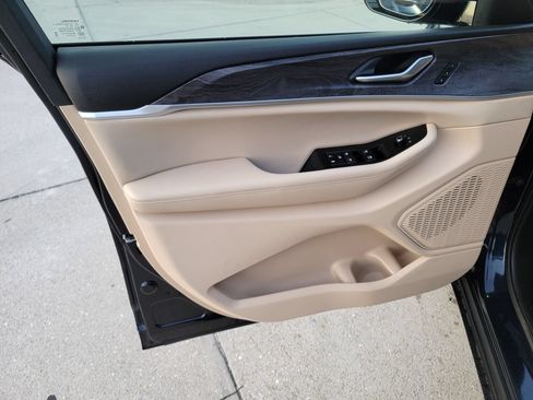 Used 2024 Jeep Grand Cherokee L Limited RWD image 8