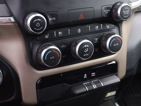 Used 2022 RAM 1500 Laramie AWD/4WD image 18