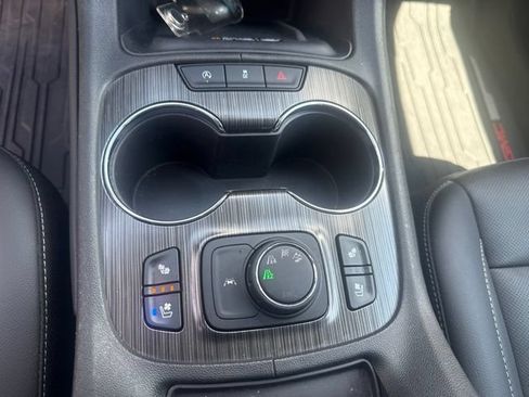 Used 2023 GMC Acadia SLT w/ Preferred Package AWD/4WD image 16