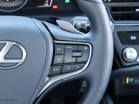 Used 2025 Lexus ES 300h w/ Premium Package image 20