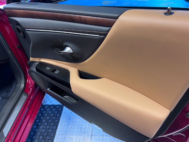 Used 2025 Lexus ES 350 w/ Premium Package FWD image 12