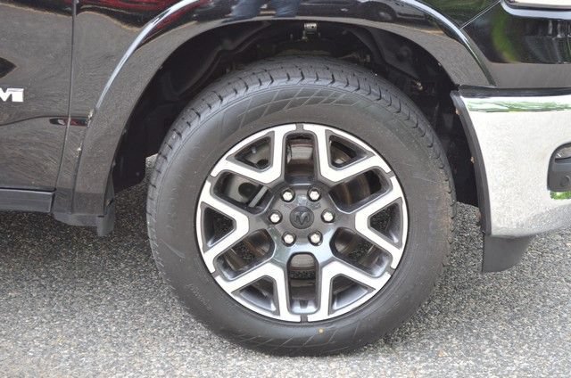 Used 2025 RAM 1500 Laramie AWD/4WD image 10