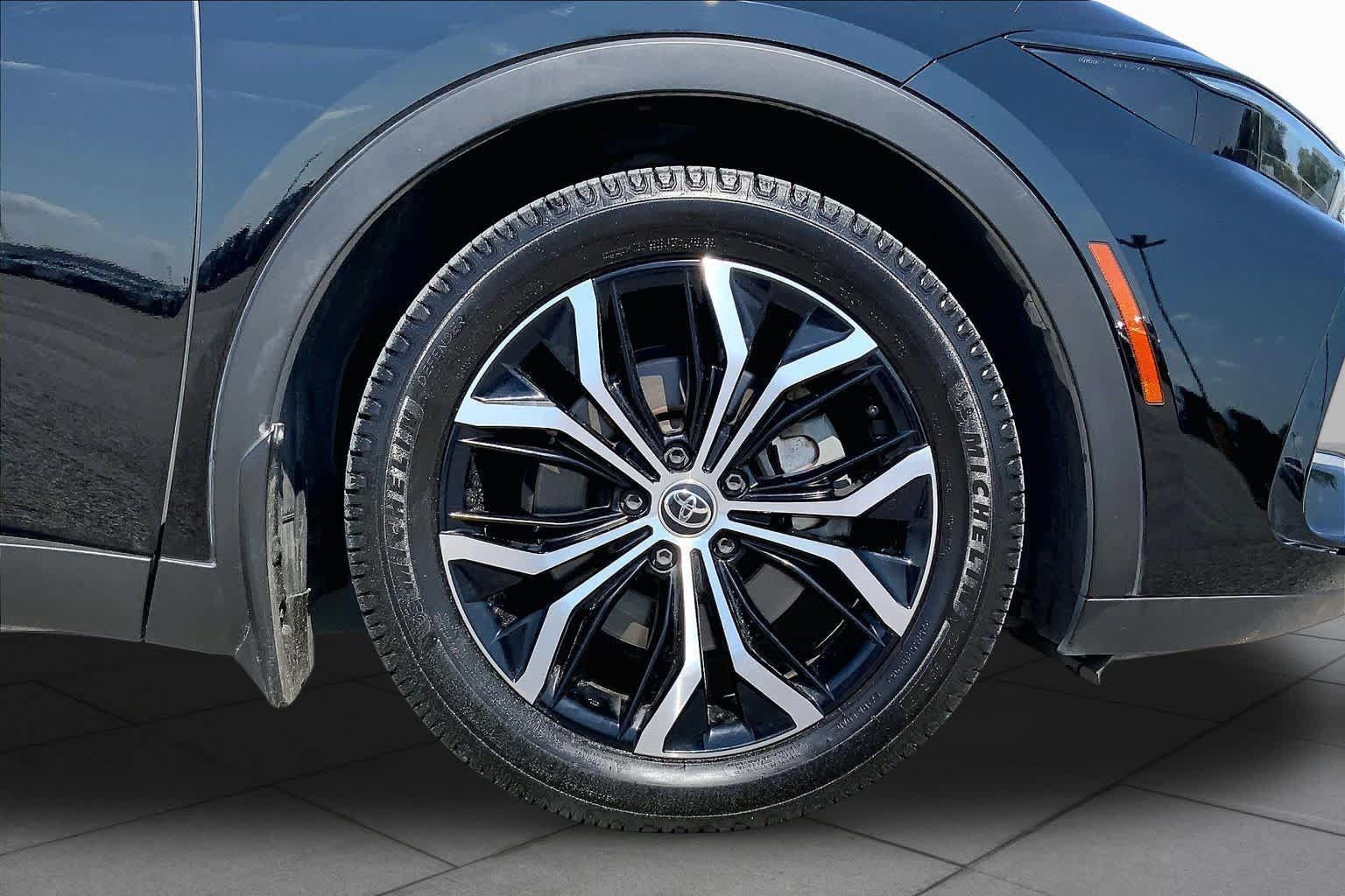 Used 2024 Toyota Crown AWD/4WD image 11