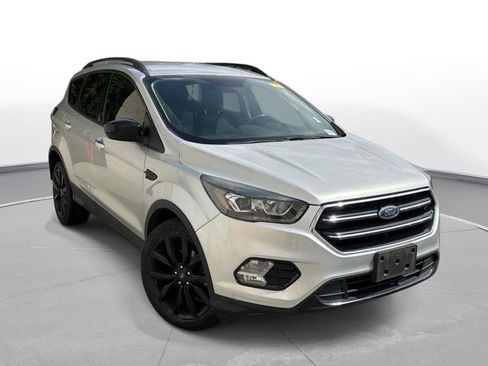Used 2018 Ford Escape SE w/ SE Sport Appearance Package FWD image 4