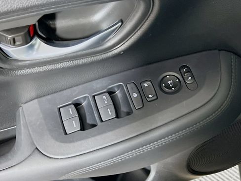 Used 2025 Honda HR-V LX image 16