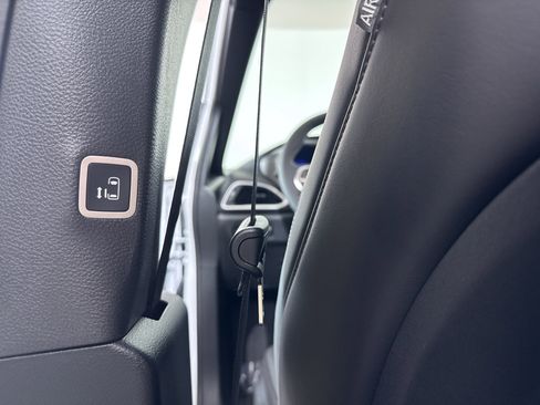 New 2026 Chrysler Voyager LX image 26