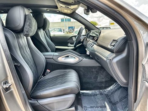 New 2026 Mercedes-Benz Maybach GLS 600 4MATIC image 9