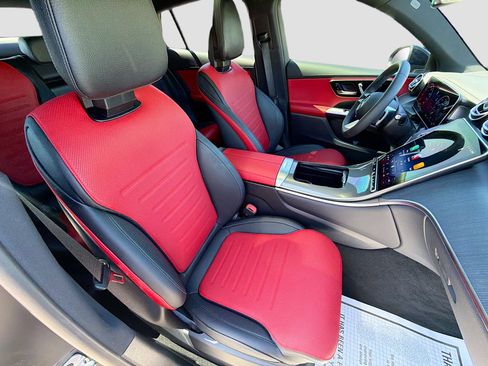 Used 2025 Mercedes-Benz GLC 300 4MATIC image 15