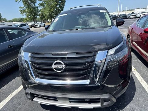 Certified 2025 Nissan Pathfinder Platinum AWD/4WD image 2