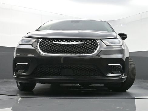 Used 2021 Chrysler Pacifica Touring-L image 28