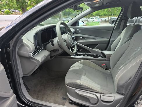 Used 2022 Hyundai Elantra SEL FWD image 15