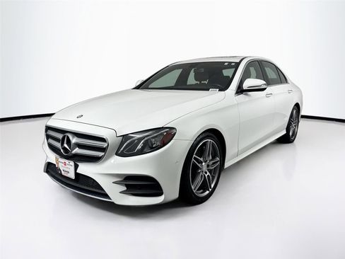 Used 2017 Mercedes-Benz E 300 4MATIC image 2