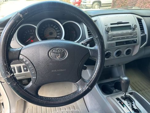 Used 2010 Toyota Tacoma PreRunner image 19