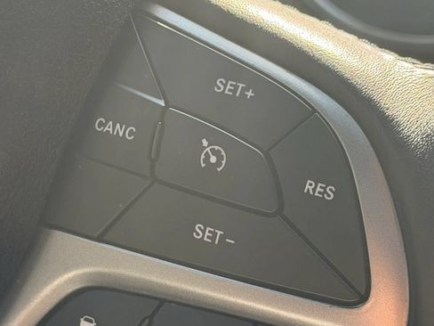 Used 2018 Jeep Grand Cherokee Limited RWD image 15