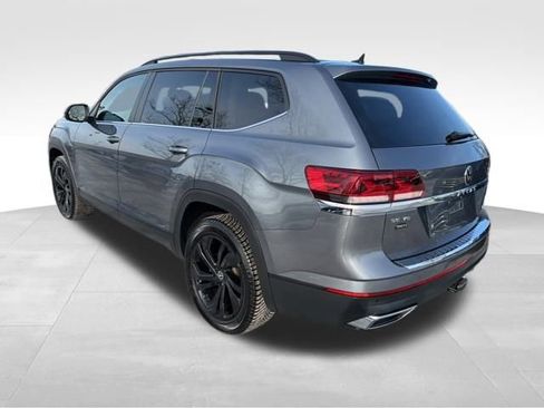Certified 2023 Volkswagen Atlas SE w/ Black Wheel Package image 5