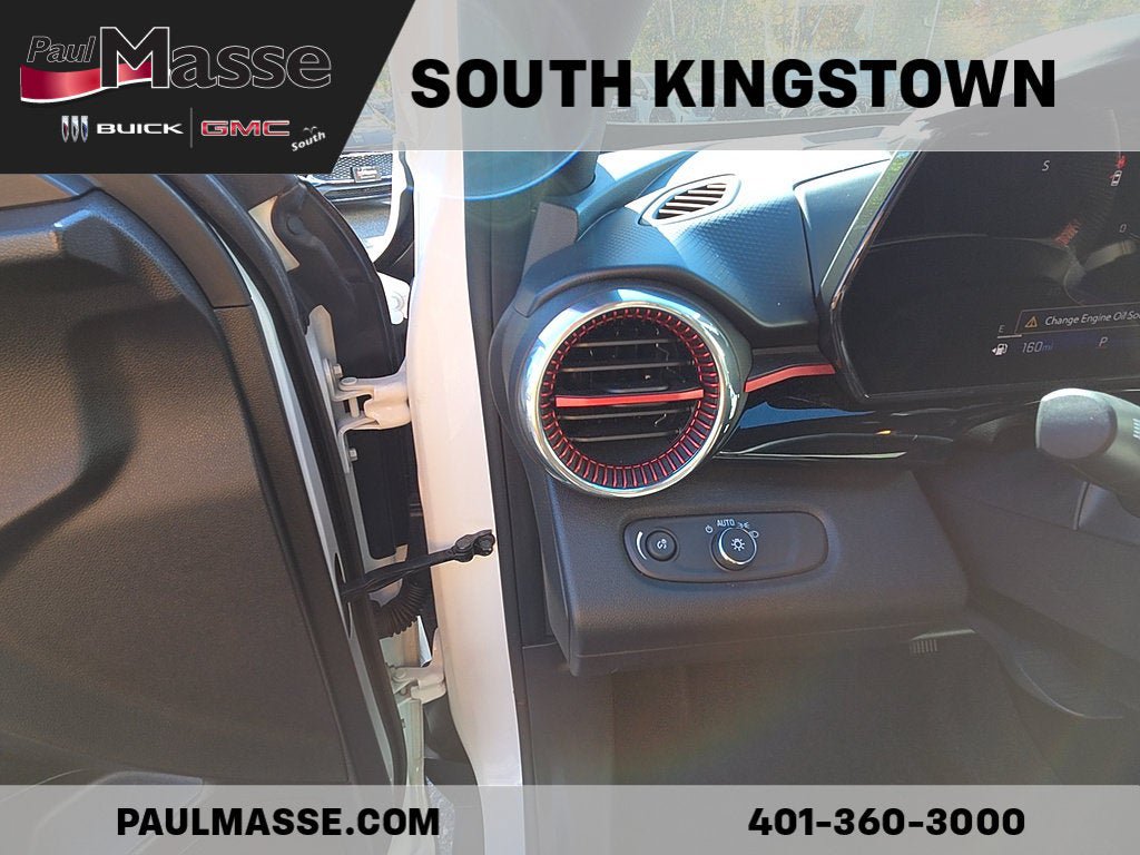 Used 2024 Chevrolet Trax RS w/ Sunroof Package FWD image 11