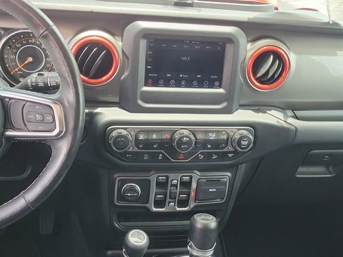 Used 2018 Jeep Wrangler Unlimited Sahara w/ Cold Weather Group AWD/4WD image 18