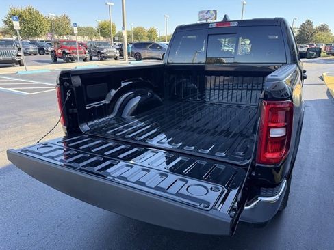 New 2026 RAM 1500 4x4 Crew Cab image 11