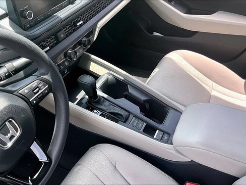 Used 2025 Honda Accord SE image 18